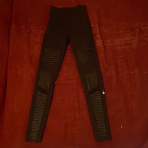 Legging Alo Yoga, size XS, black color, good condition